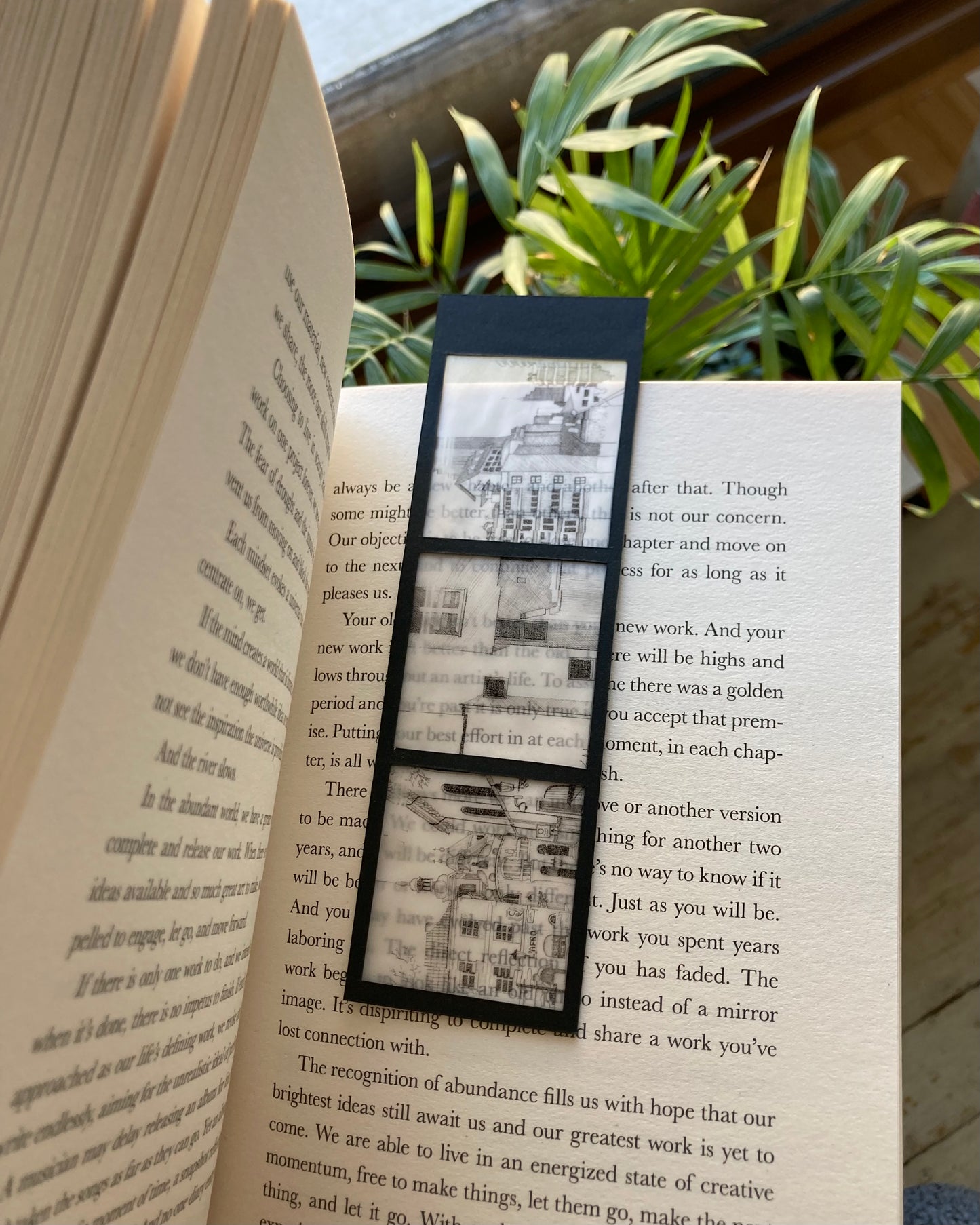 L’AFRO Handmade Translucent Bookmarks